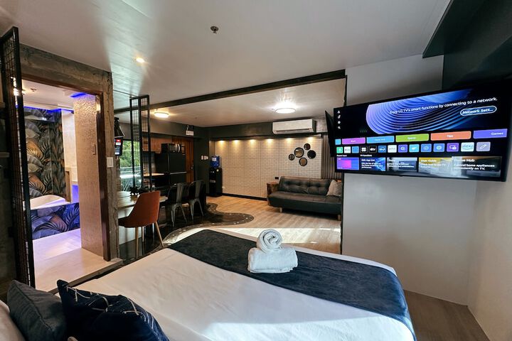 Room 44 of 80