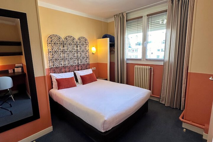 Room 8 of 43
