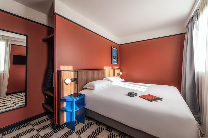 Room 3 of 16