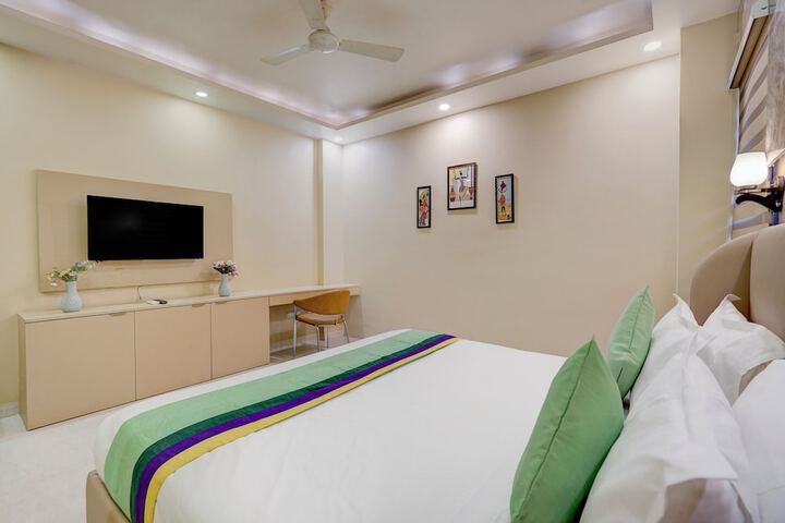 Room 7 of 13