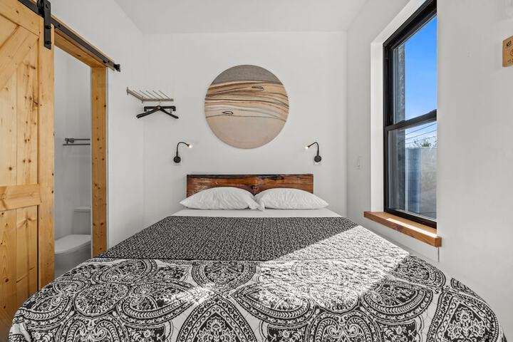 Room 8 of 110