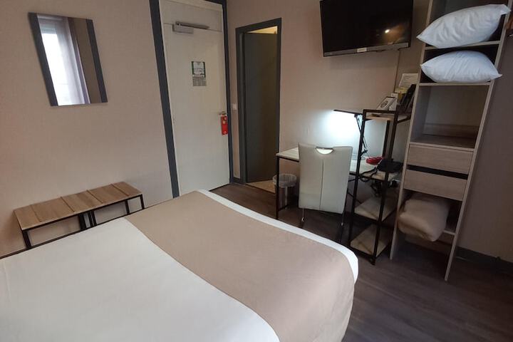 Room 12 of 50