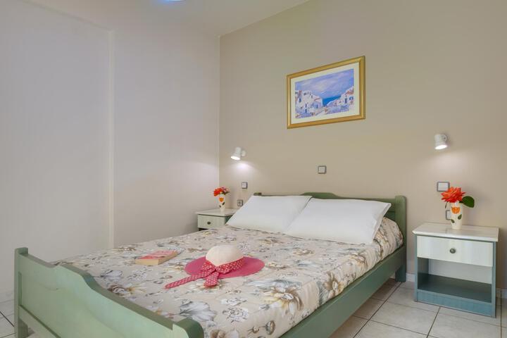 Room 2 of 2