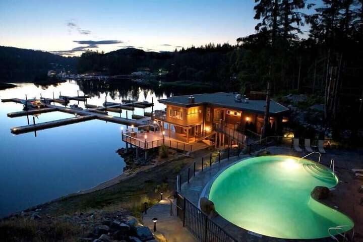 Pool Hotel