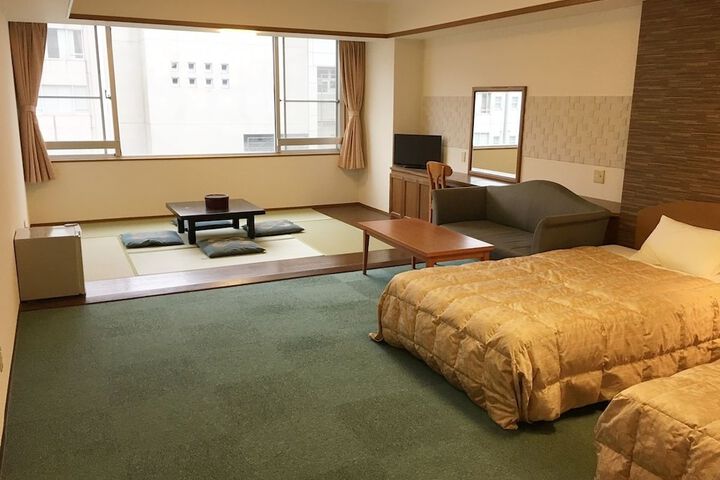Room 7 of 33