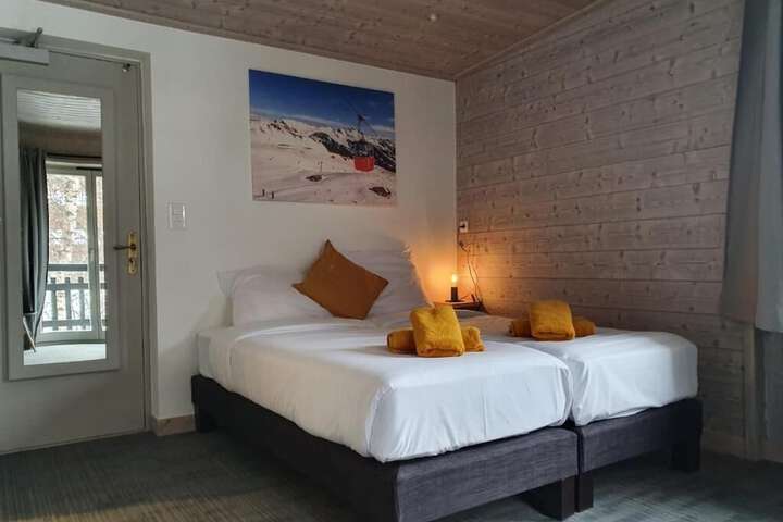 Room 2 of 20