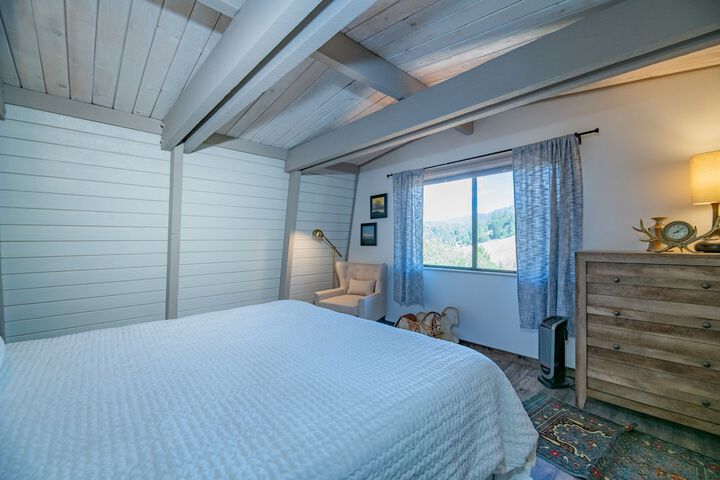 Room 5 of 18