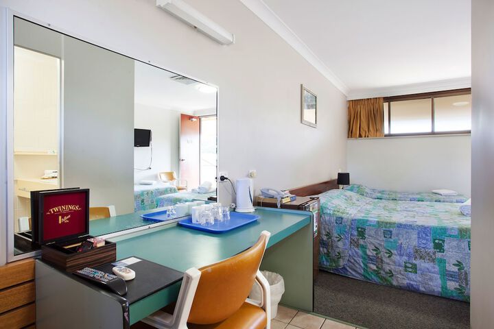Room 13 of 33