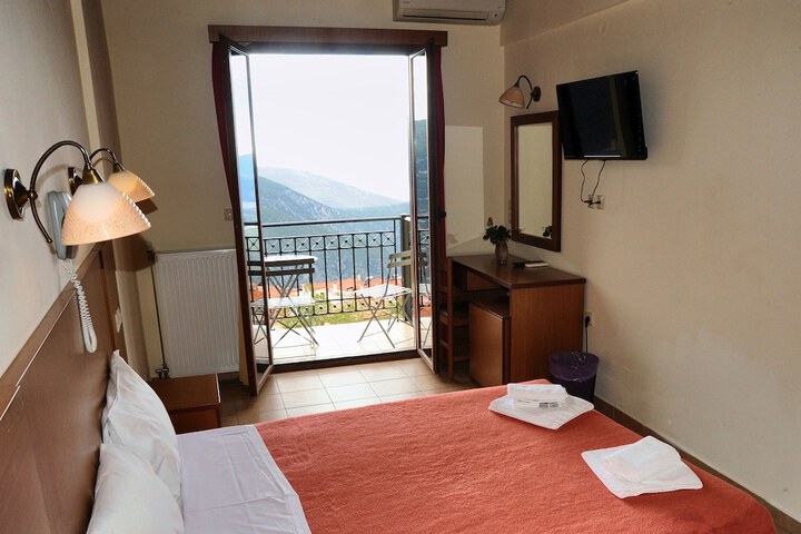 Room 14 of 82