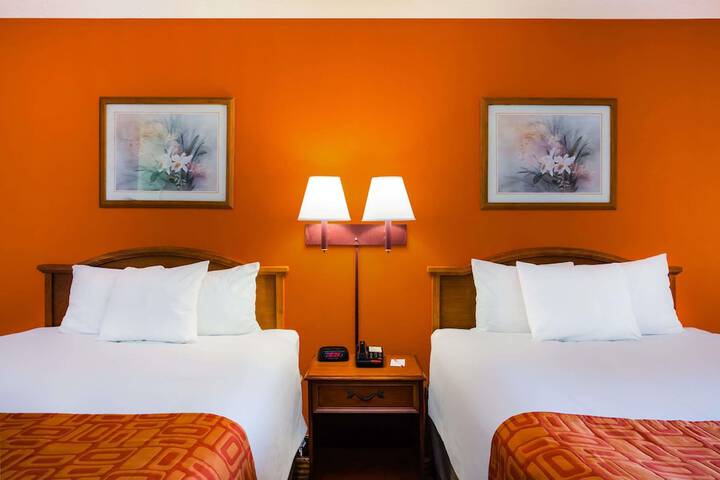 2 Queen Beds Mobility Accessible (6 of 6)