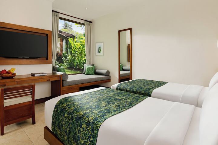Room 3 of 96