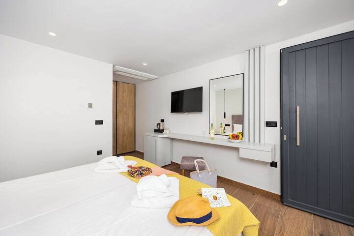 Room 9 of 35
