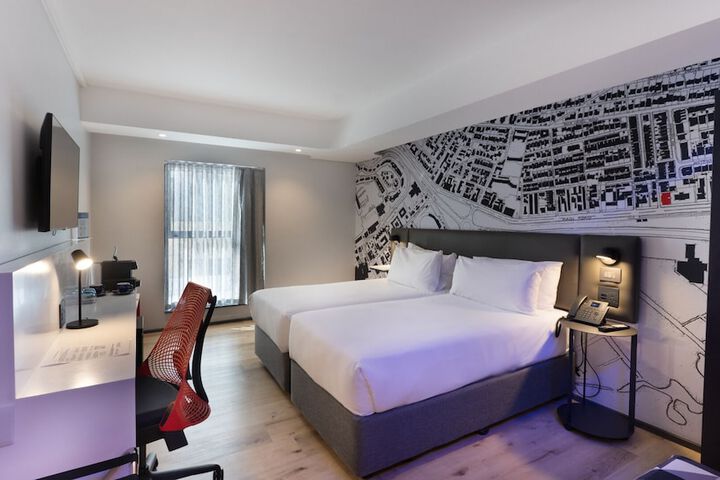Room 64 of 165