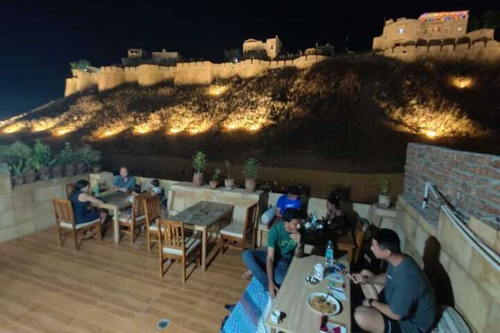 Dining 15 of 16