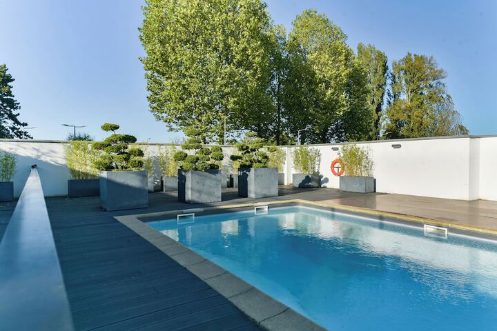 Pool 53 of 92