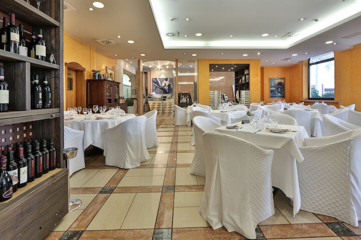 Dining 66 of 82