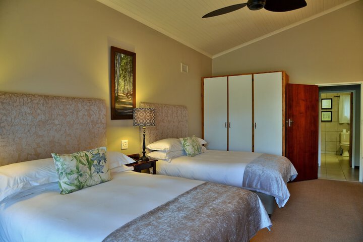 Room 34 of 143