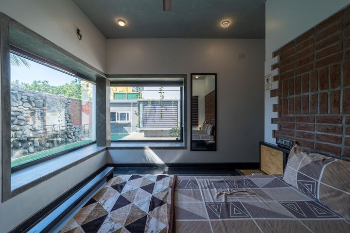 Room 8 of 35