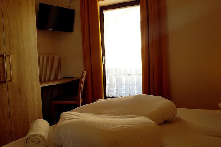 Room 4 of 57