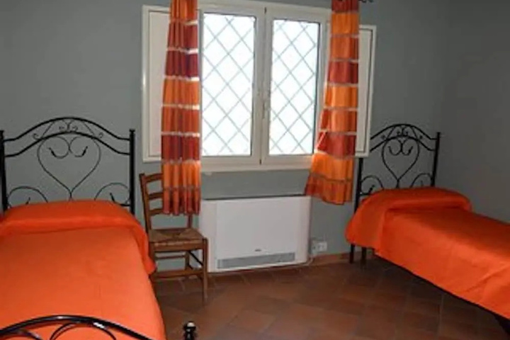 Room 5 of 17