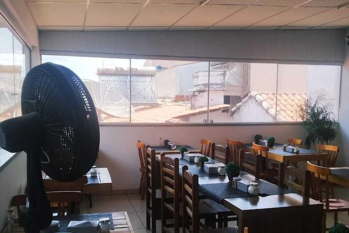 Dining 10 of 12