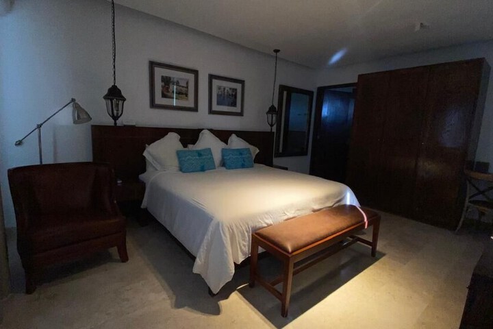 Room 27 of 73
