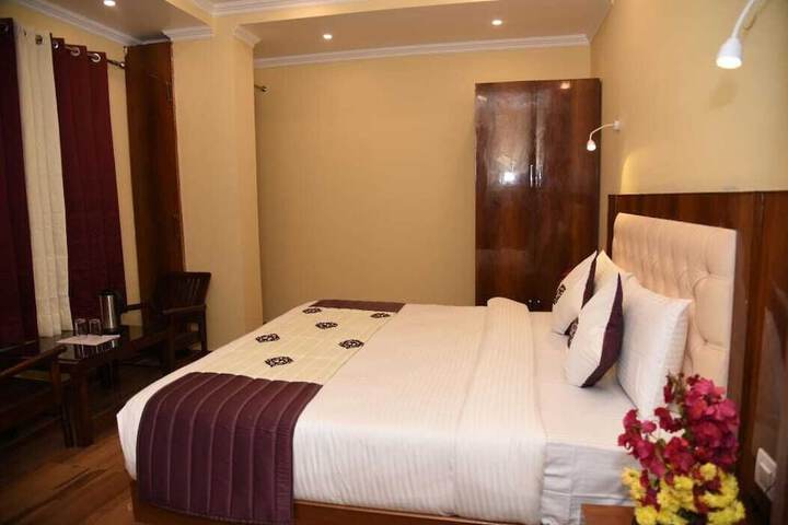 Room 3 of 9