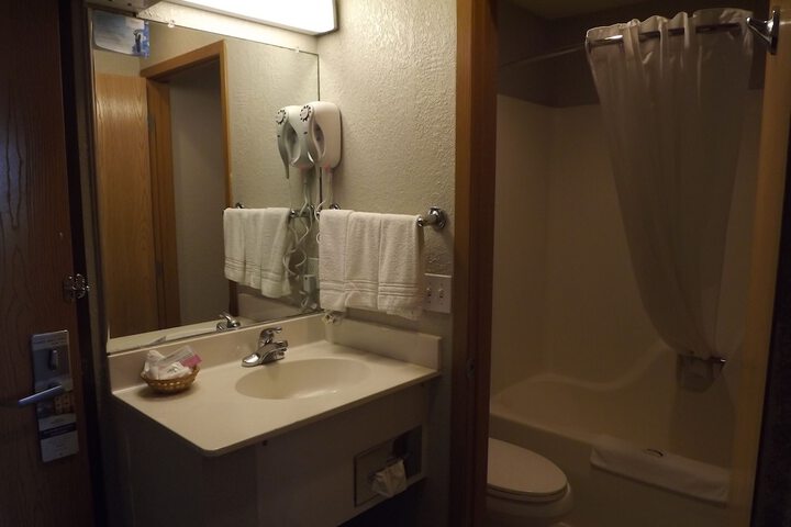 2 Queen Beds Mobility Accessible (7 of 30)