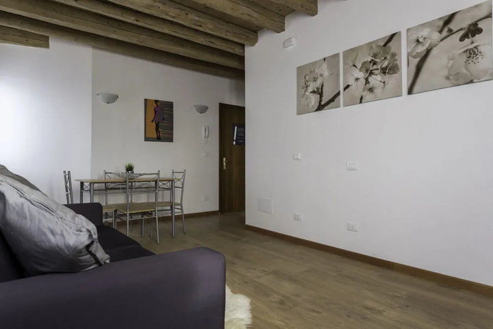 Room 11 of 21