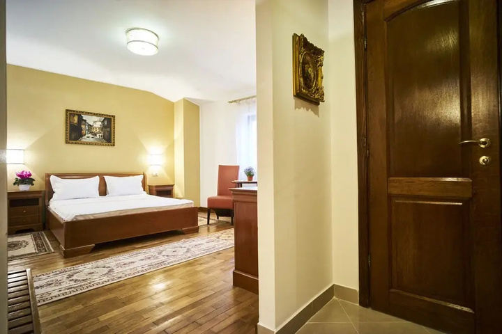 Room 3 of 9