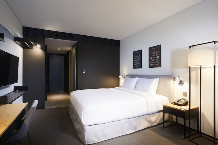 Room 8 of 30