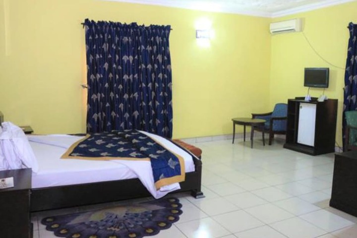 Room 7 of 33
