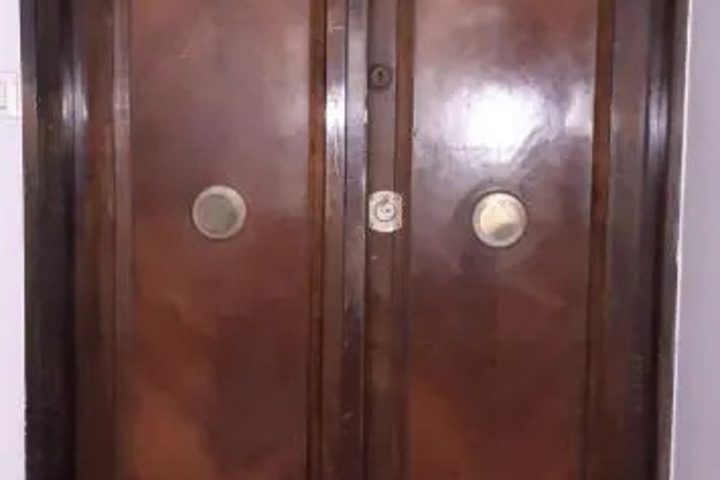 Room 10 of 14