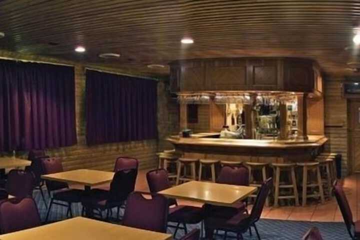 Lounge 79 of 128