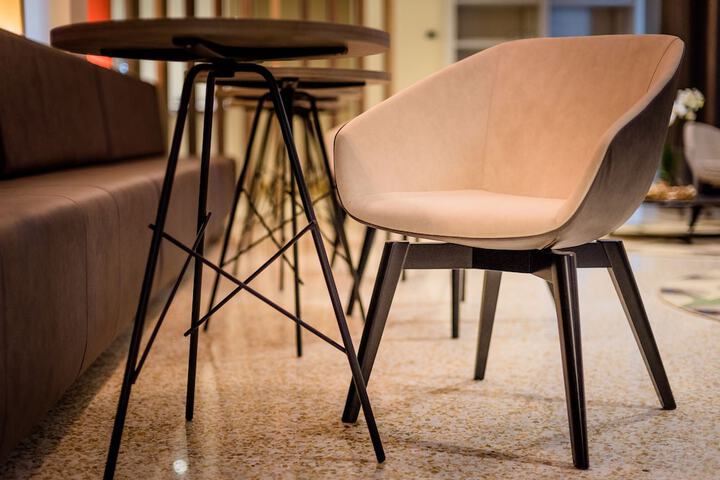 Lounge 69 of 75