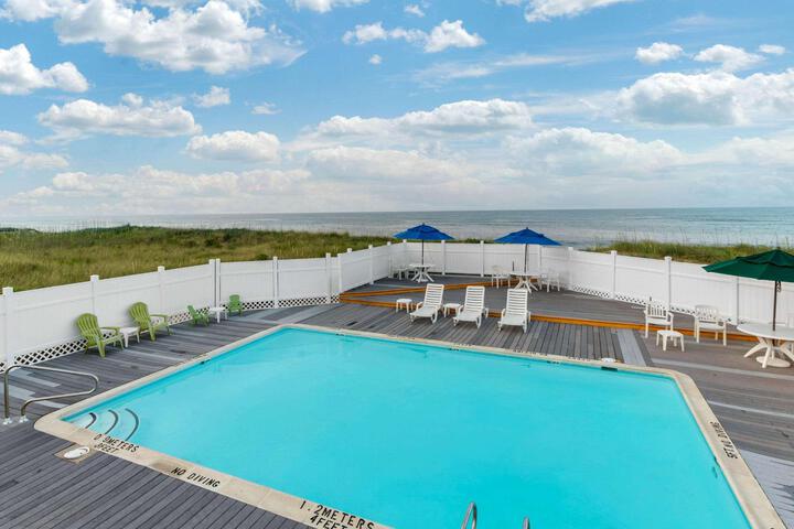 Hotel Pool