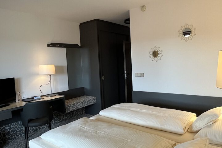 Room 17 of 43