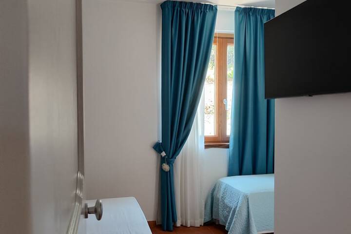 Room 5 of 34