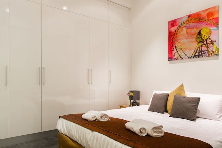 Room 4 of 73