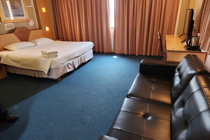 Room 34 of 82