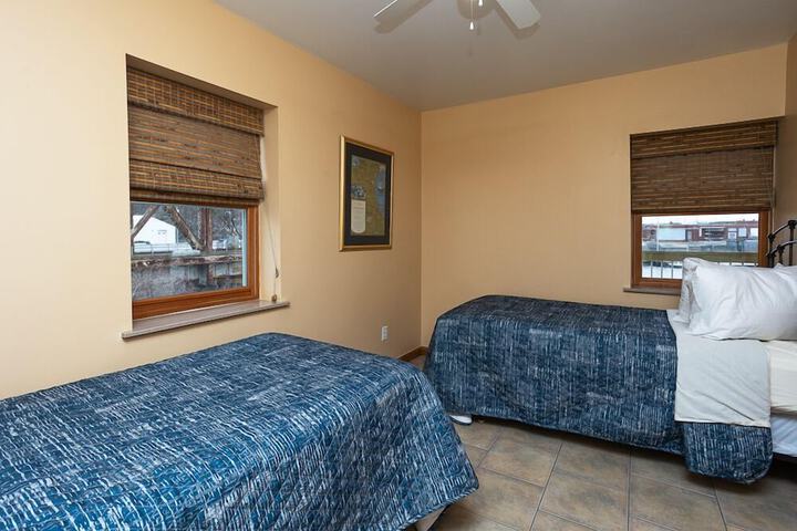 Room 18 of 130