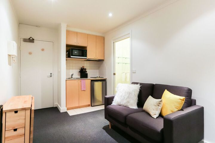 Room 4 of 16