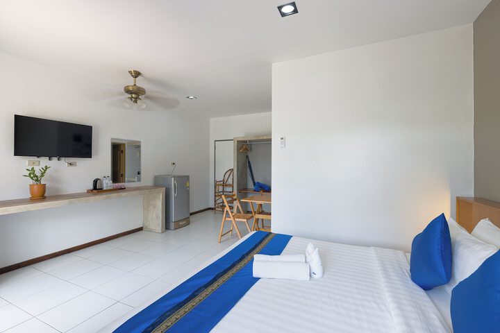 Room 10 of 100