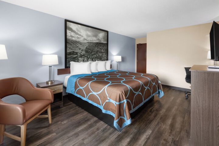 1 King Bed (9 of 11)