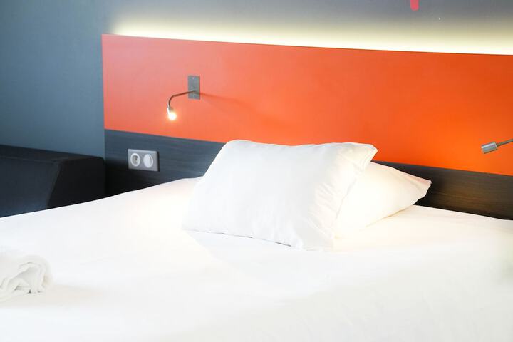 Room 14 of 96