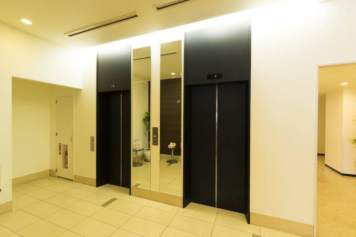 Ballroom/Hall 84 of 88