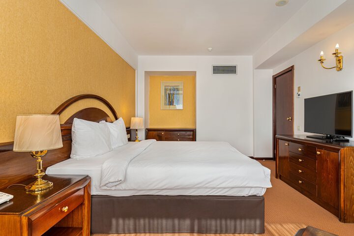 Room 42 of 91