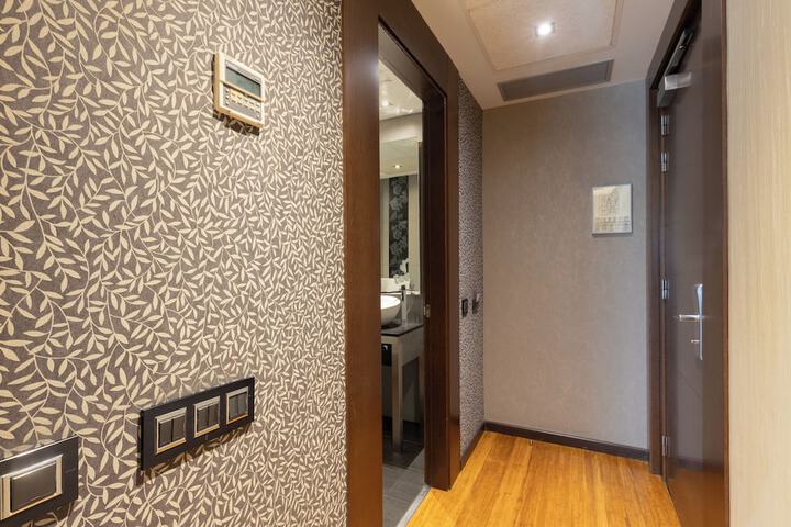 Room 13 of 94
