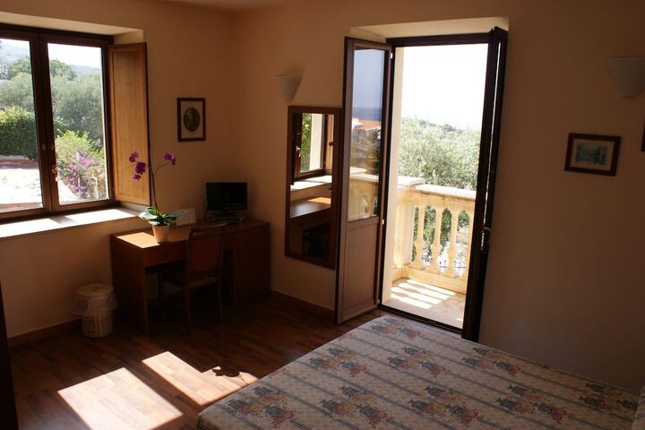 Room 3 of 26