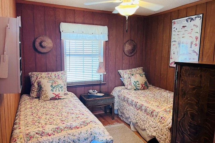 Room 6 of 74